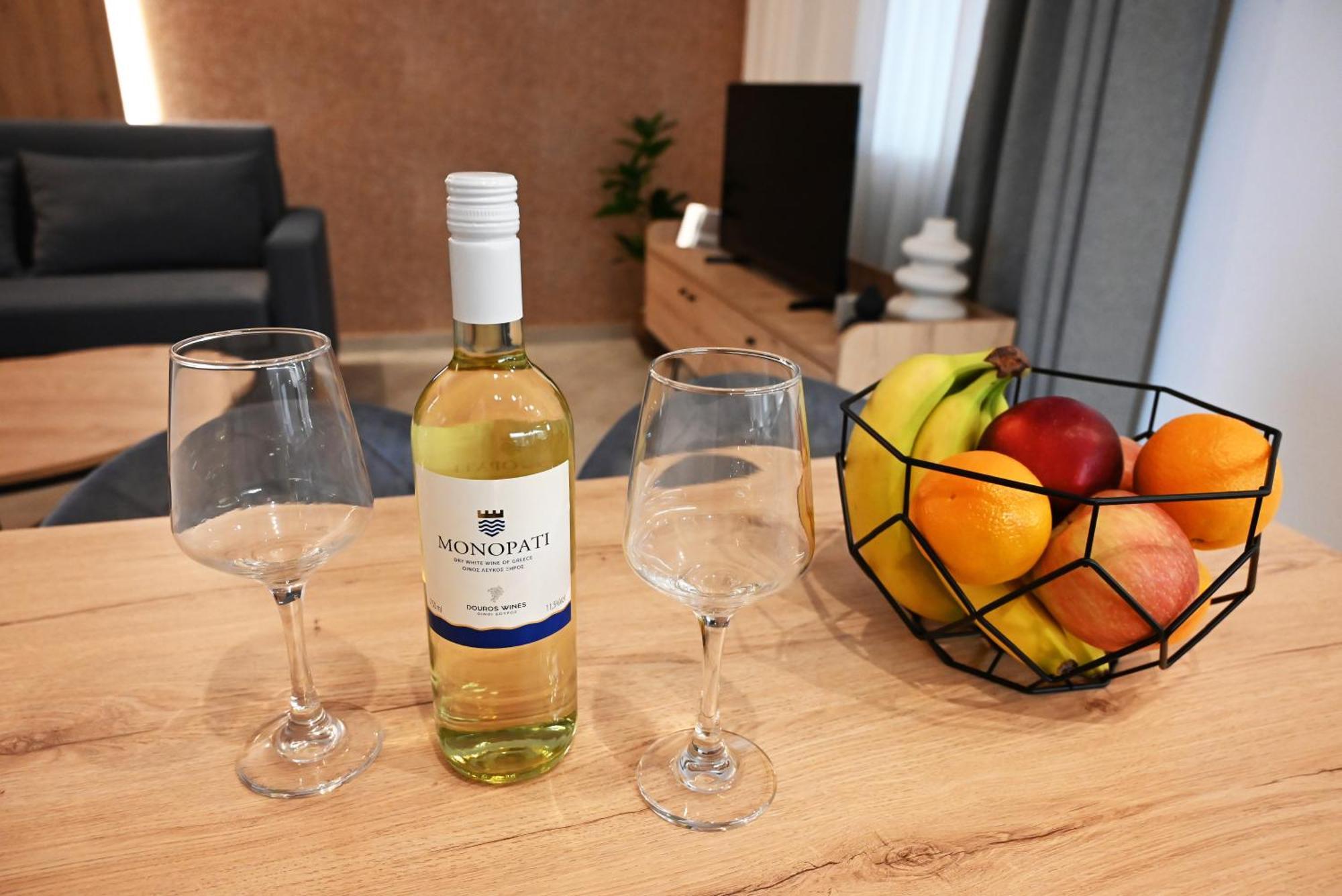 Mouson Luxury Suite With Free Private Parking Kavála ภายนอก รูปภาพ