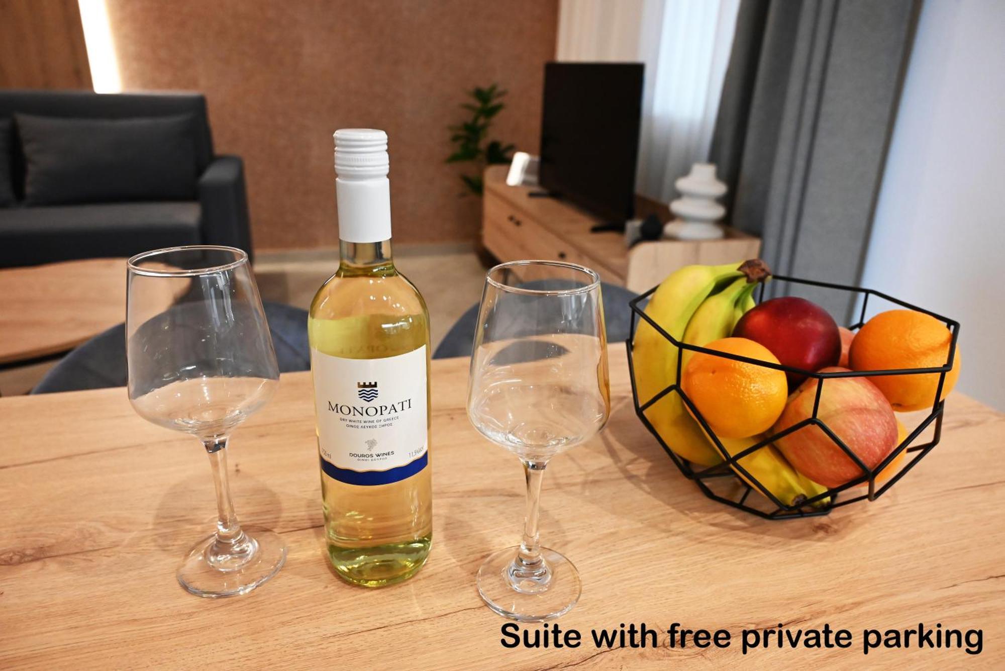 Mouson Luxury Suite With Free Private Parking Kavála ภายนอก รูปภาพ